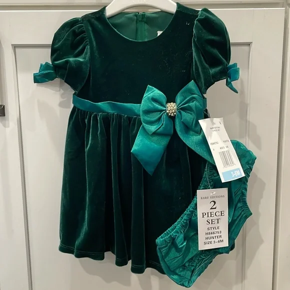 green emerald velvet dress Lavish Love Satin Ruffle Maxi Dress: Hunter Green – Bella and Bloom Boutique main image 1